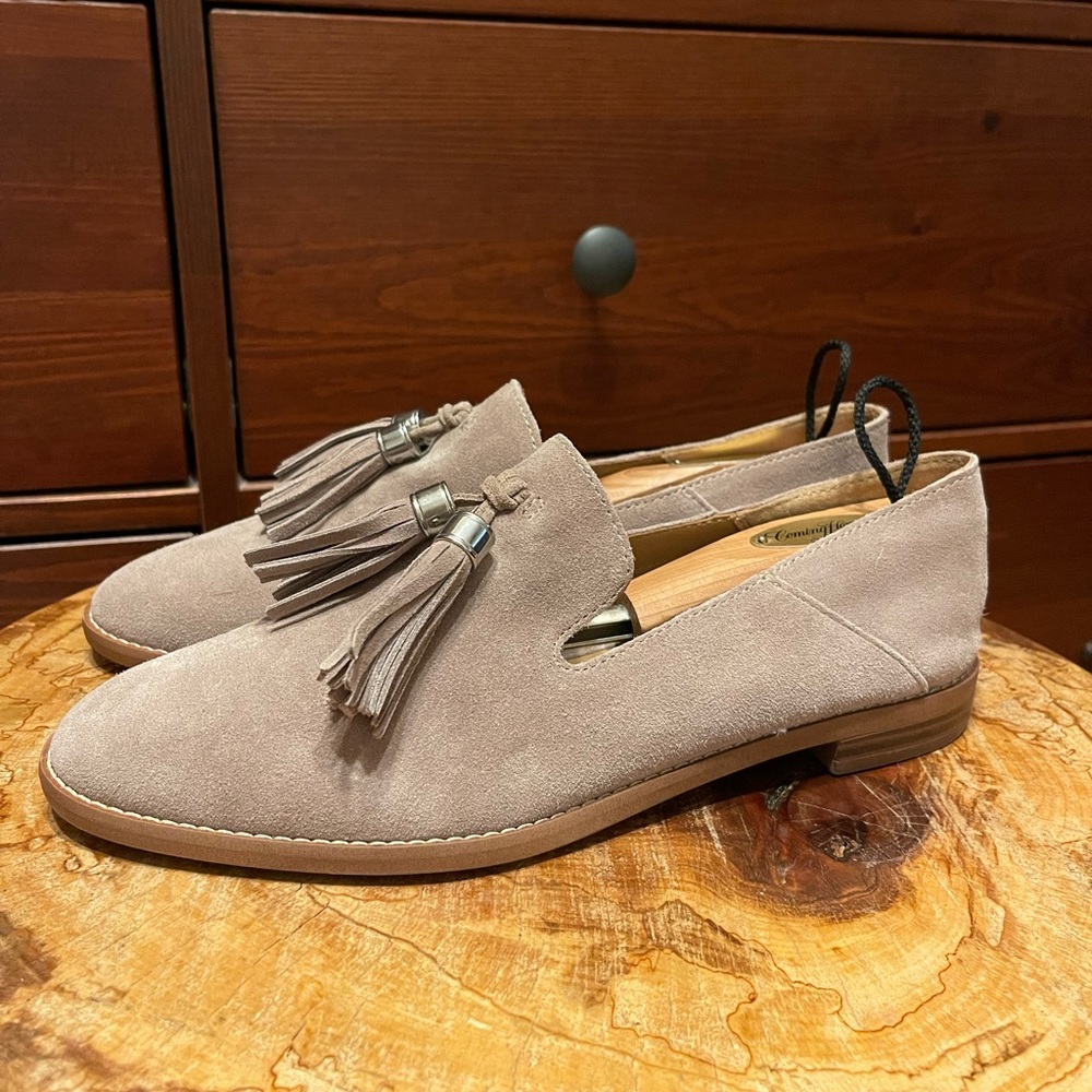 Franco Sarto Suede Loafers with Tassels in shade “cocco” (beige pink color)